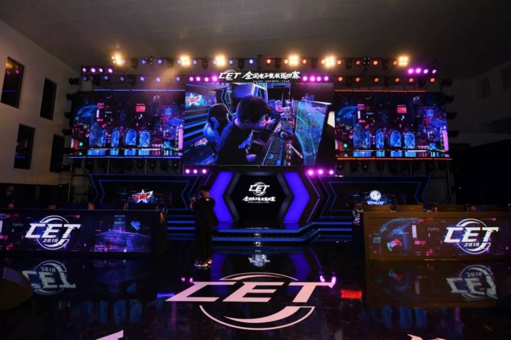 一个巨大的 一个巨大的